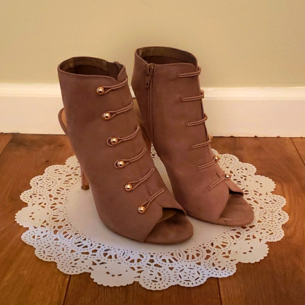 LC Lauren Conrad Size 7.5 Heels